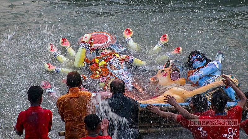 Hindu devotees bid farewell to Goddess Durga through the immersion of idol in the Buriganga River in Dhaka's Basila, on Sunday, Oct 13, 2024. Photo: Shamim-Us-Salehin