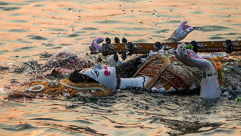 Devotees bid adieu to Goddess Durga through idol immersion at Dhaka’s Buriganga River on Dashami, the tenth or final day of the festival, on Sunday, Oct 13, 2024. Photo: Shamim-Us-Salehin