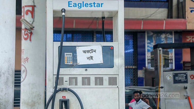 Authorities at a filling station in Dhaka’s Jurain put up a notice on Tuesday, Mar 10, 2026,  after octane stocks ran out. Photo: Abdullah Al Momin