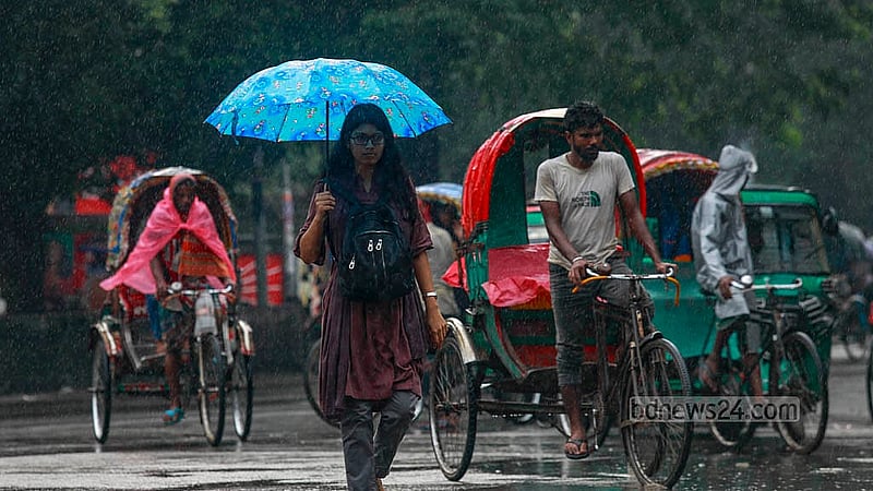 Almost everyone carries umbrellas amid the daylong rain in Dhaka on Thursday, Oct 3, 2024. Photo: Mahmud Zaman Ovi