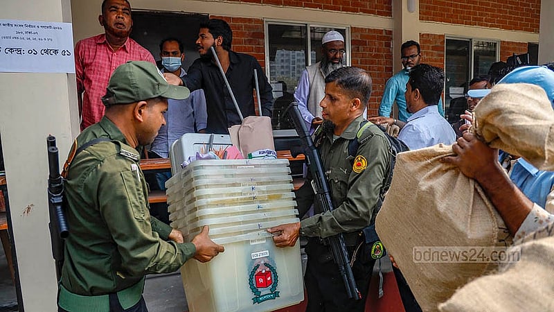 Voting materials for the Dhaka-7 constituency are getting distributed from Azimpur Girls’ School and College on Wednesday, Feb 11, 2026. Photo: Mahmud Zaman Ovi