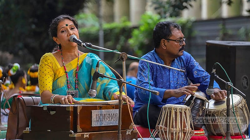 An artist performs a song at the Autumn Festival event at Bakultala in the Faculty of Fine Arts at Dhaka University on Friday, Oct 4, 2024. Photo: Abdullah al Momin