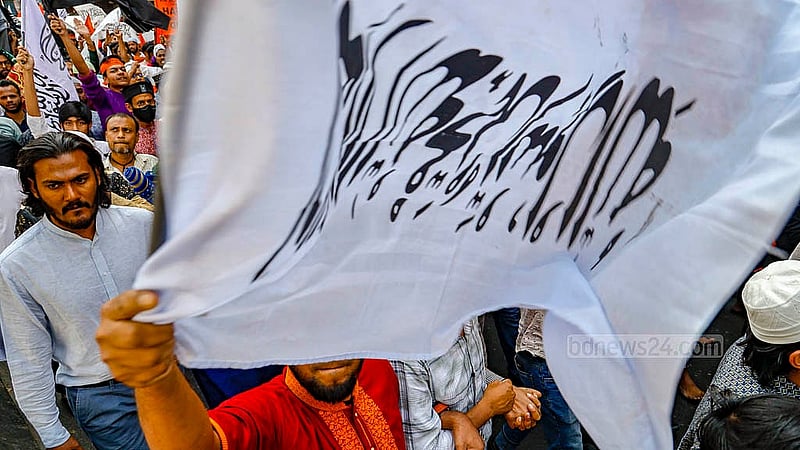 A banner with the Kalima inscribed is seen in the Hizb ut-Tahrir procession that left the North Gate of Baitul Mukarram after Friday prayers. Photo: Mahmud Zaman Ovi