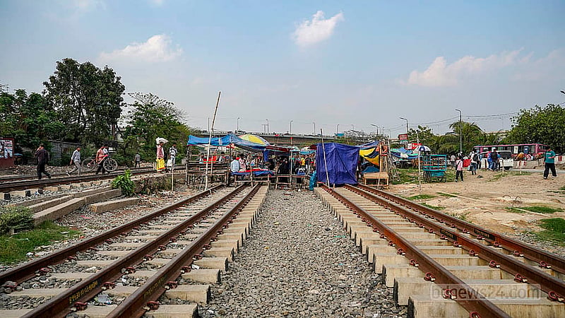 Four tracks run through Dhaka’s Kuril Bishwa Road; shops occupy two unused ones, risking accidents beside active lines. Photo: Tanjinur Rahman Bhuiyan