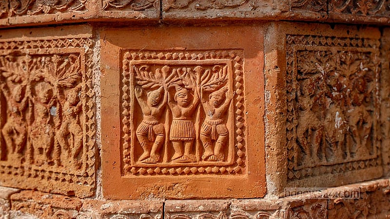 The Chhoto Gobinda Temple is part of the Charani Jamidar Bari in Rajshahi’s Puthia. The terracotta designs of the temple are fading. There are two other temples next to it. Photo: Mahmud Zaman Ovi.