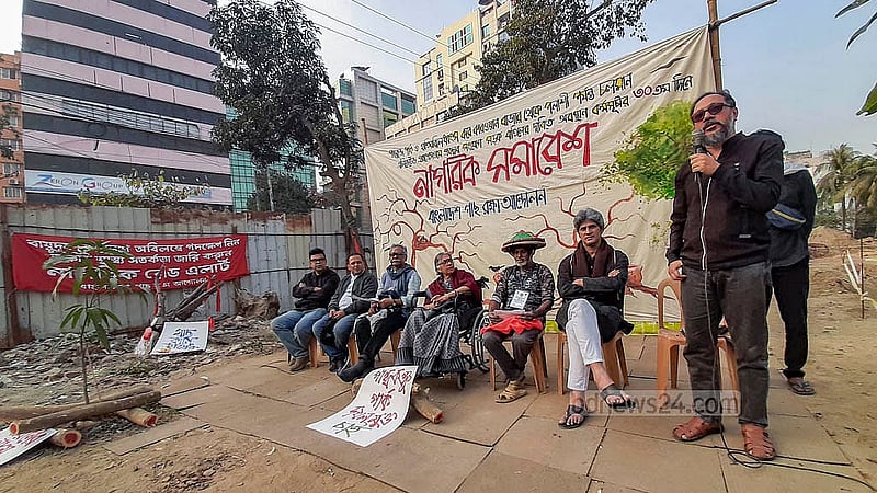 The Bangladesh Tree Protection Movement holding a citizen's rally on Saturday, Jan 11, 2025, marking the 30th day of its sit-in at Panthokunjo Park, to demand the preservation of Panthokunjo Park and Hatirjheel. Photo: Abdullah al Momin