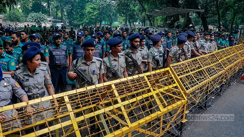 Law-enforcing agencies took up position on one side of the barricade outside the chief advisor’s residence while the protesters occupied another side, demanding the age limit for applications to public sector jobs be raised to 35.