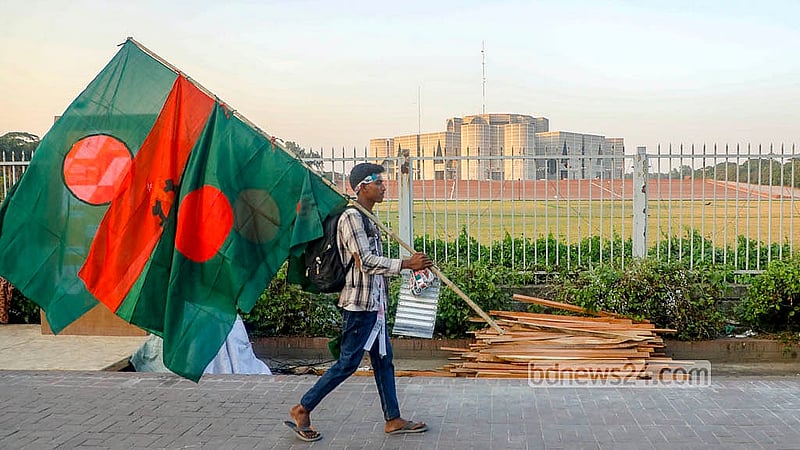 In the lead-up to Victory Day, the streets surrounding parliament are alive with vendors offering flags, badges, headbands, and other commemorative items. Photo: Abdullah Al Momin