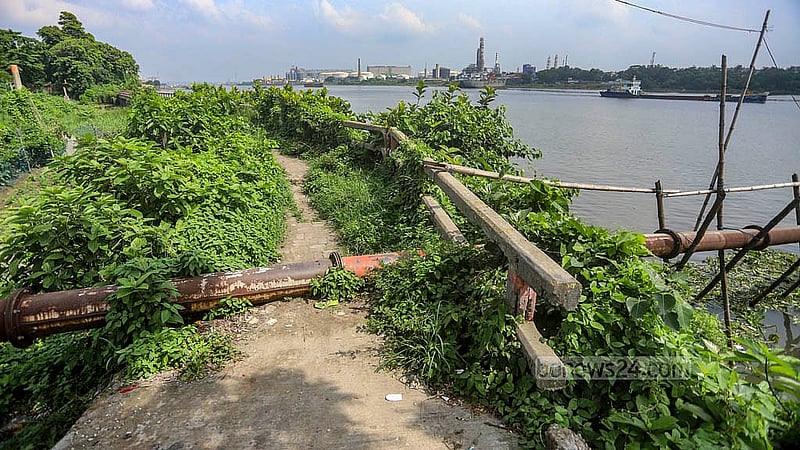 A dredging pipe has been laid across the walkway built along the Buriganga River. Photo: Abdullah al Momin