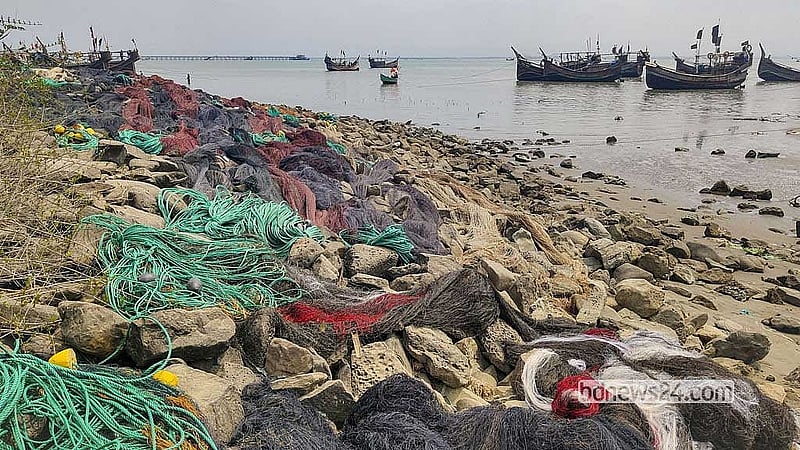 Fishermen dry their nets on Shah Porir Dwip in Cox’s Bazar’s Teknaf after returning to shore as a ban on sea fishing takes effect. Photo: Jashim Mahmud