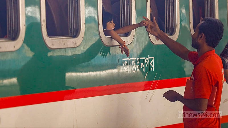 Rafiqul Islam didn’t get leave this time; so even though he couldn’t go himself, he is sending his family to Sirajganj to celebrate Eid-ul-Azha. Photo: Mahmud Zaman Ovi