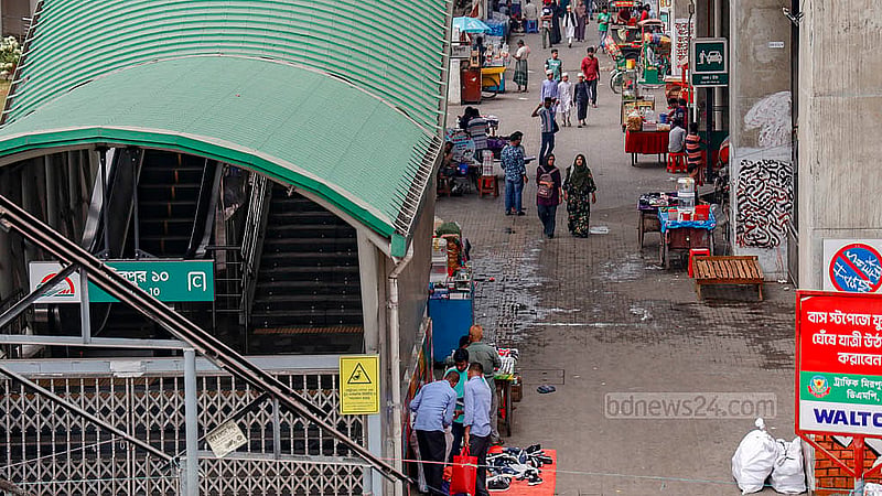 Hawkers have set up stalls underneath the metro rail station at Dhaka’s Mirpur-10. Photo: Mahmud Zaman Ovi