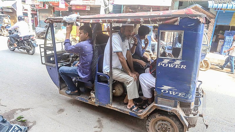 This large autorickshaw has been cobbled together with old engines and parts of autorickshaws. This vehicle, which operates without a license and fitness test, plies the streets from Dhaka’s Basabo to Madartek and Nandipara. Photo: Abdullah Al Momin