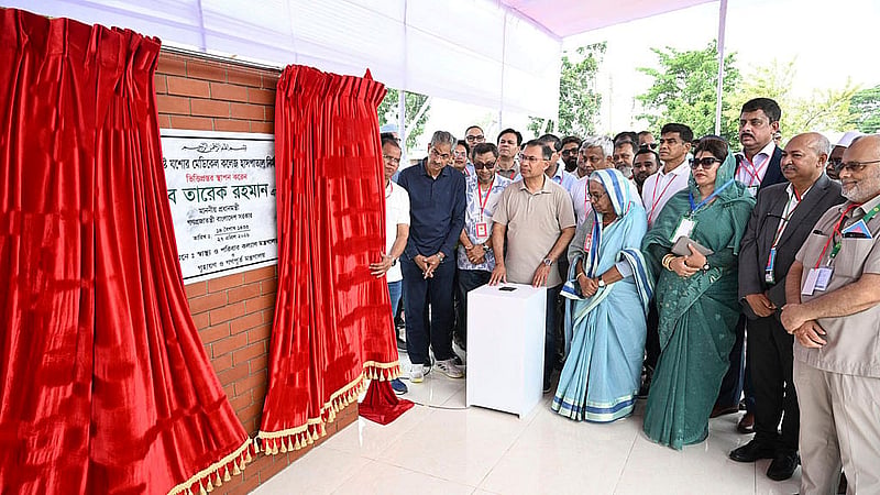 Prime Minister Tarique Rahman unveils the foundation stone and plaque for the 500-bed Jashore Medical College Hospital building at Harina Beel in the Chachra area of Jashore town on Monday, Apr 27, 2026. Photo: PMO