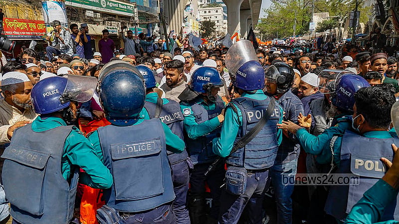Despite warnings issued two days prior about the programme of the banned organisation Hizb ut-Tahrir, police were unable to stop the procession leaving the North Gate of Baitul Mukarram after Jumma prayers on Friday, Mar 7, 2025. Photo: Mahmud Zaman Ovi