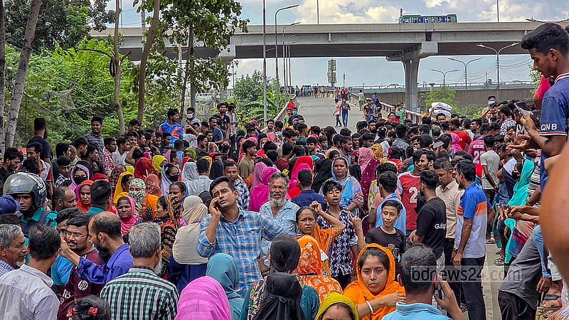 Garment workers of Eurozone Group Limited staged protests blocking the road in Dhaka’s Kuril to demand payment of wages and benefits.