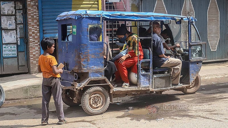 The frame of an old autorickshaw has been cut down and formed into a larger, makeshift autorickshaw. This unfit three-wheeler runs on gas. Photo: Abdullah Al Momin