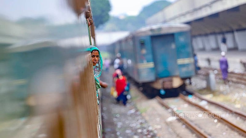 Passengers wait at Dhaka’s Kamalapur Station on Saturday, Oct 26, 2024, for the Rangpur Express, originally scheduled to depart at 9:10am, which had still not left by 1pm. Photo: Abdullah al Momin