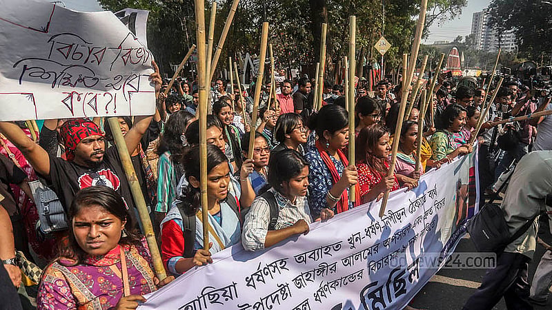 Dhaka University teachers and students, under the banner of the “Bangladesh Against Rape and Repression” platform, holding a baton march from the foot of Raju Sculpture. Photo: Abdullah al Momin