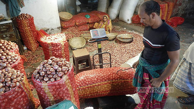 Sacks of sorted onions being weighed at a warehouse in Shyambazar, a wholesale market in Dhaka. The sorted onions are selling at Tk 100-108 per kg. Photo: Abdullah al Momin