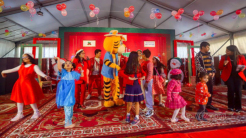 Children play during a Christmas celebration at the Pan Pacific Sonargaon Hotel in Dhaka on Wednesday, Dec 25, 2024. Photo: Abdullah al Momin