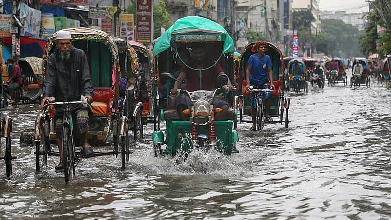 Persistent rain since morning waterlogged parts of Dhaka on Monday, Sept 22, 2025, including Green Road, where knee-deep water remained even after the rain stopped. Photo: Mahmud Zaman Ovi