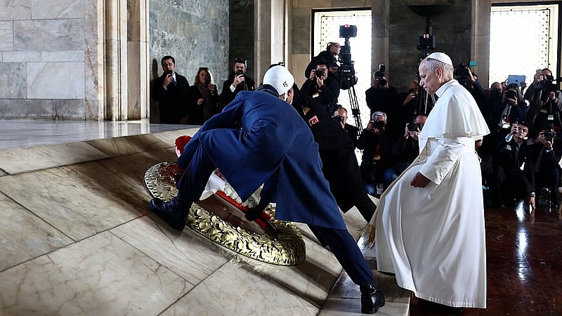 Pope Leo XIV visits Anitkabir, the mausoleum of modern Turkey's founder Mustafa Kemal Ataturk, during his first apostolic journey, in Ankara, Turkey, Nov 27, 2025. REUTERS/Yara Nardi