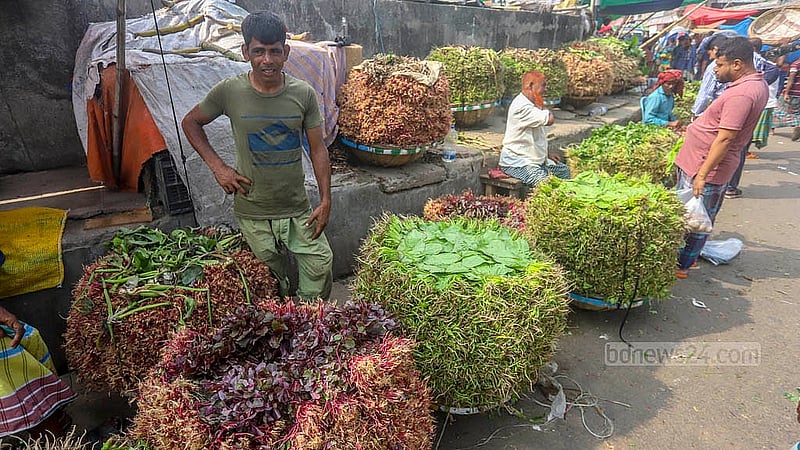 Wholesalers at Dhaka's Shyambazar have stocked a variety of vegetables, reporting a slight drop in winter vegetable prices over the past week. Photo: Abdullah al Momin