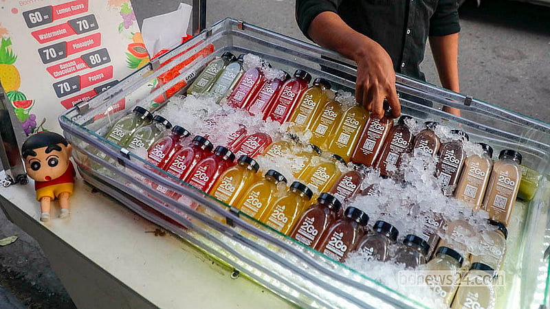 A vendor sells a range of fruit juices and drinks on Dhaka’s Bailey Road. Photo: Abdullah Al Momin