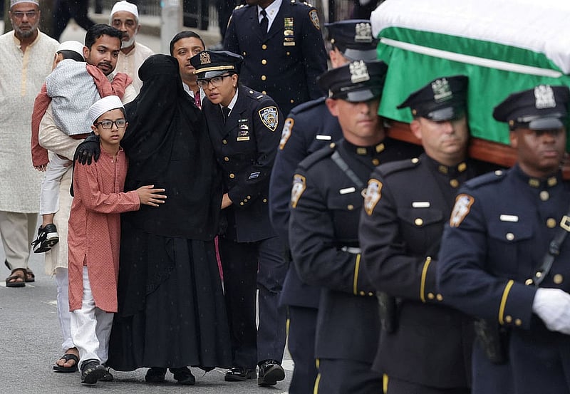 Family members walk behind the coffin of New York City Police Department (NYPD) officer Didarul Islam, killed during a mass shooting event at a midtown Manhattan office tower on July 28, during his funeral services in the Bronx borough of New York City, U.S., July 31, 2025. Photo: Reuters