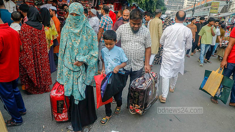 Shoppers head home with new blankets bought from GPO Road beside Baitul Mukarram Market in Dhaka. Photo: Abdullah Al Momin