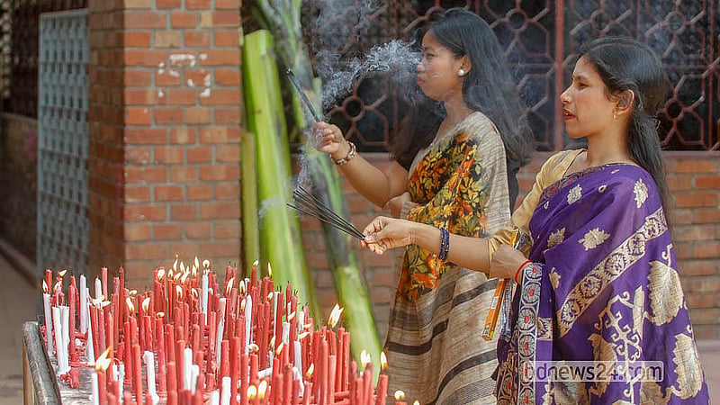 Devotees worship during the Dol Purnima festival at Dhakeshwari Temple on Tuesday, Mar 3, 2026. Photo: Abdullah Al Momin