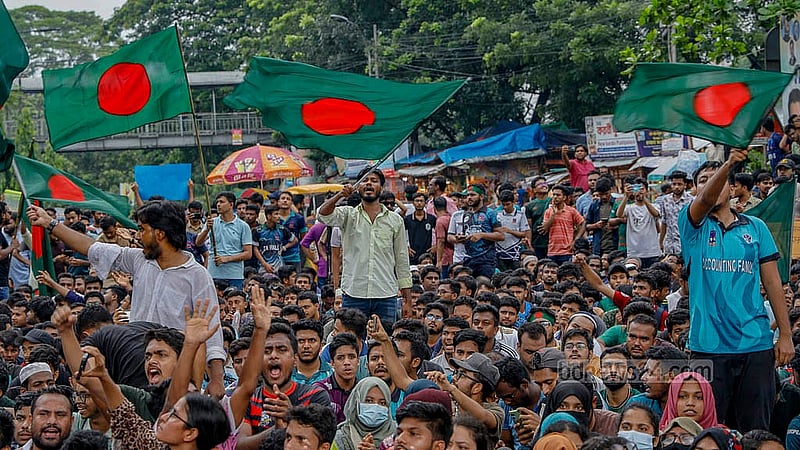 Demonstrators shout slogans at Shahbagh intersection in Dhaka on Wednesday, Jul 3, 2024, demanding reinstatement of a circular abolishing quotas in government jobs. Photo: Mahmud Zaman Ovi