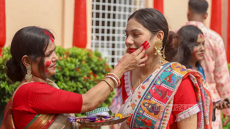 Hindu women partake in ‘Sindur Khela’ at the Dhakeshwari Temple on Sunday, Oct 13, 2024. Photo: Abdullah al Momin