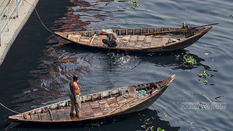 No matter how polluted the Buriganga River is, many people still depend upon it for their lives and livelihoods. The boatmen who make the river crossing on their rafts bathe in its dark waters. Photo: Mahmud Zaman Ovi