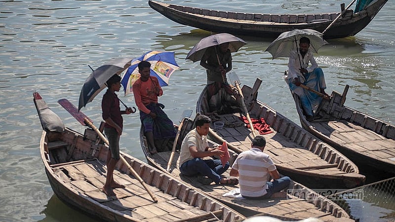 Boatmen wait for passengers under umbrellas to fend off the sun at a dock in the Buriganga channel in Old Dhaka’s Islambagh on Friday, Sept 5, 2025. Photo: Abdullah al Momin