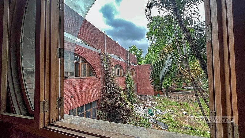 After the July Uprising, the doors and windows of the Ganabhaban were removed. They are now being reinstalled for the July Memorial Museum.Photo: Jasmin Moli