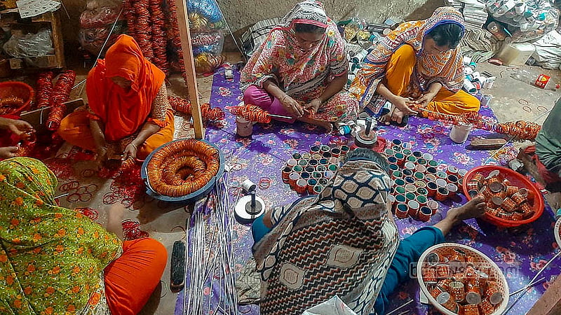Most of the workers at the bangle factories in Dhaka’s Lalbagh are women. They earn a wage of Tk 1,200-3,000 per week. Photo: Abdullah Al Momin