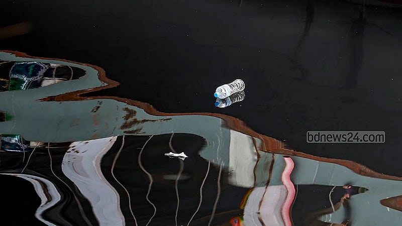 This photo of a plastic bottle looks like an artful painting drawn on a black canvas. In reality, it attests to the water pollution in the Buriganga River. Photo: Mahmud Zaman Ovi