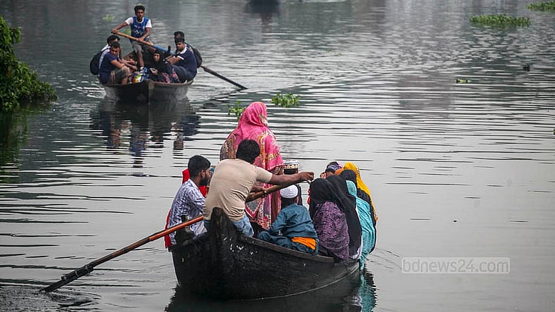 Many locals continue to rely on boats to travel to and from Korail slum in Dhaka. Photo: Abdullah Al Momin