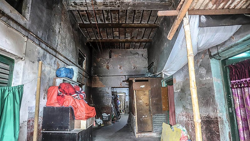 The Public Works Department has labelled the red building near Sir Salimullah Medical College Mitford Hospital’s Gate No. 2 as “hazardous” but the hospital staff continue to reside in the two-storey building. Photo: Abdullah al Momin
