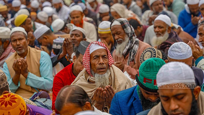 Hundreds of thousands of muslim devotees arrive at Tongi to take part in the Akheri Munajat of the first phase of Biswa Ijtema on Sunday, Feb 2, 2025. Photo: Mahmud Zaman Ovi