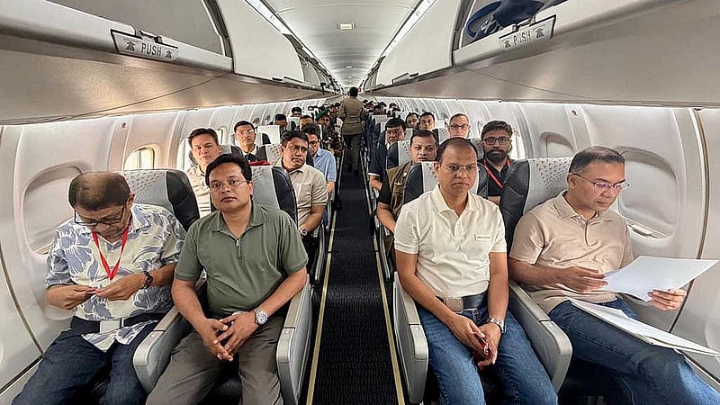 Prime Minister Tarique Rahman boards an aircraft at Dhaka's Hazrat Shahjalal International Airport for a trip to Jashore on Monday, Apr 27, 2026. Photo: PMO