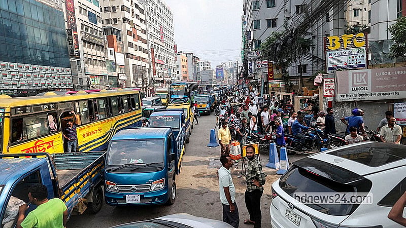 Vehicles queue for hours at a filling station in Dhaka’s Uttar Badda on Wednesday, Apr 15, 2026, amid a fuel shortage triggered by the global energy crisis.