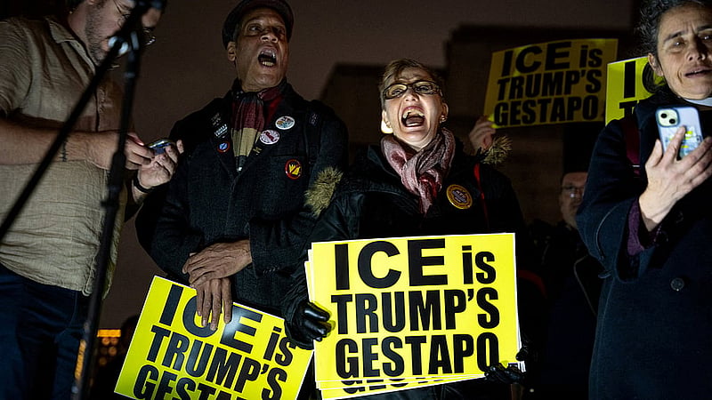 People protest against Immigration and Customs Enforcement (ICE), after a US immigration agent shot and killed a 37-year-old woman in her car in Minneapolis, in New York City, US, Jan 7, 2026. REUTERS/Angelina Katsanis 