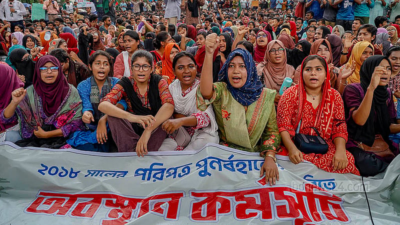 Demonstrators shout slogans at Shahbagh intersection in Dhaka on Wednesday, Jul 3, 2024, demanding reinstatement of a circular abolishing quotas in government jobs. Photo: Mahmud Zaman Ovi