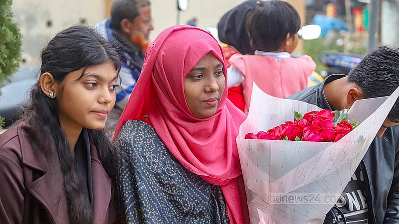 BDR members released from Dhaka Central Jail on Thursday, Jan 23, 2025, are greeted by their families with flowers. Photo: Abdullah al Momin