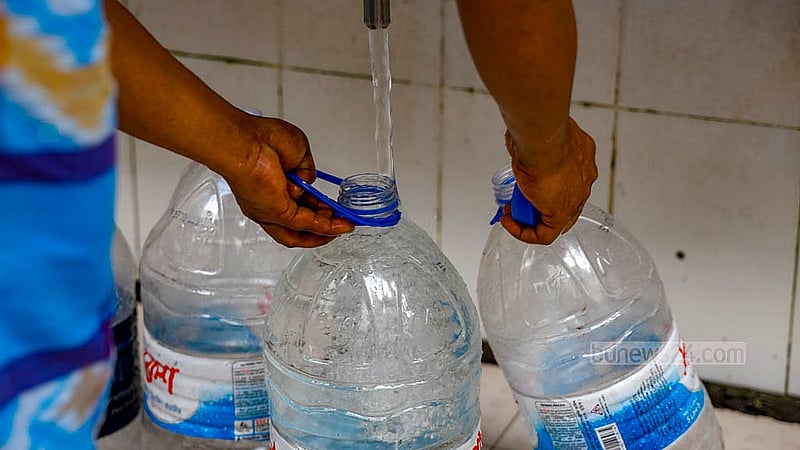 The number of ATM booths is rapidly increasing as they offer hassle-free, odour-free water, eliminating the need for boiling. Photo: Mahmud Zaman Ovi