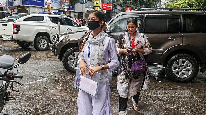 A student came to the Siddheswari Girls College HSC examination centre early by mistake on Sunday, Jun 30, 2024. Photo: Mahmud Zaman Ovi