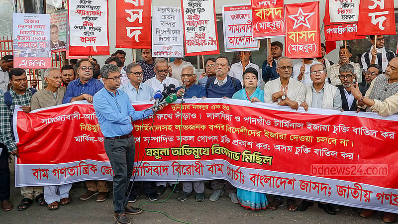 Left Democratic Alliance activists spoke at a rally outside the National Press Club on Thursday, Dec 4, 2025, as part of the demonstration against handing port operations to foreign operators. Photo: Mahmud Zaman Ovi